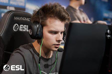 少年老成！forzen 以超越年龄的赛场经验，铸就 CS:GO 新锐传奇